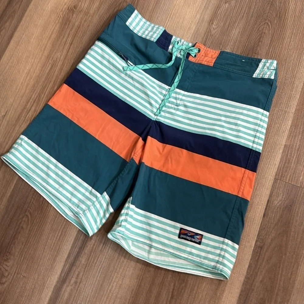 Patagonia Men's Stretch Wavefarer® Boardshorts Swim Trunks 21